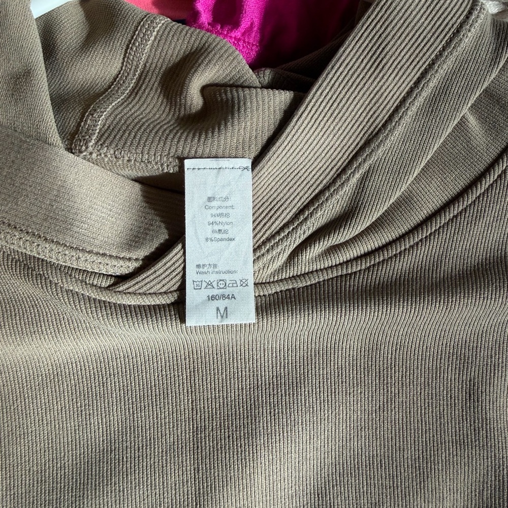 Workout pullover - Picture 3 of 3